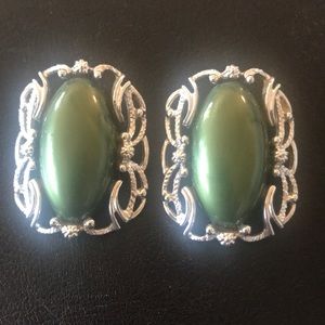 VINTAGE SARAH COVENTRY SIGNED GREEN FILIGREE EARRINGS